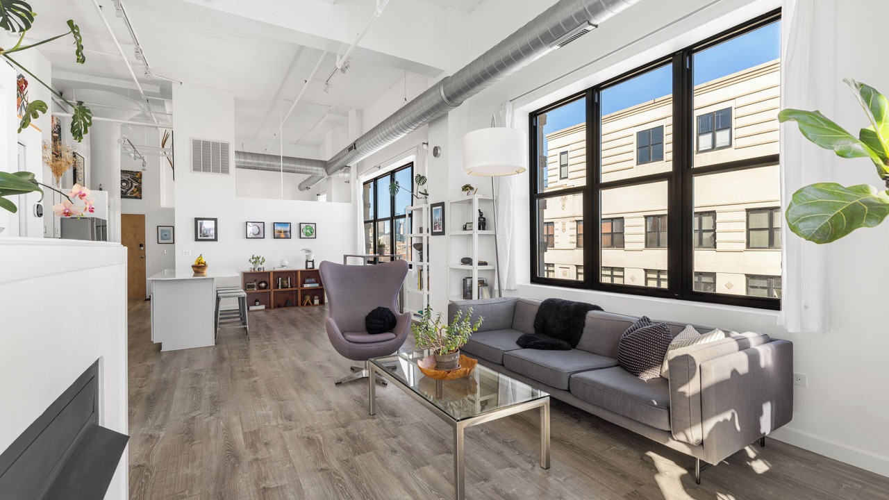 Photo of Livingroom in University Village / Little Italy