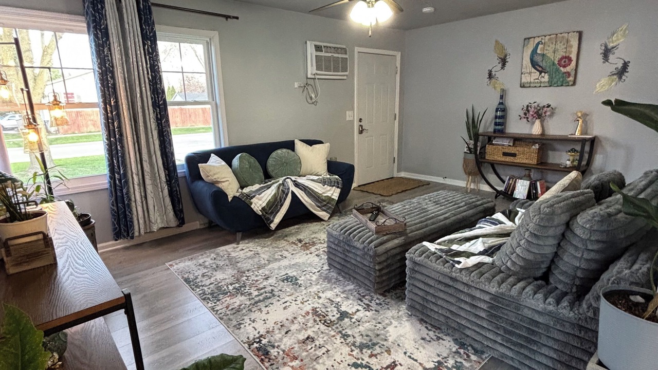 Photo of Livingroom in Aurora