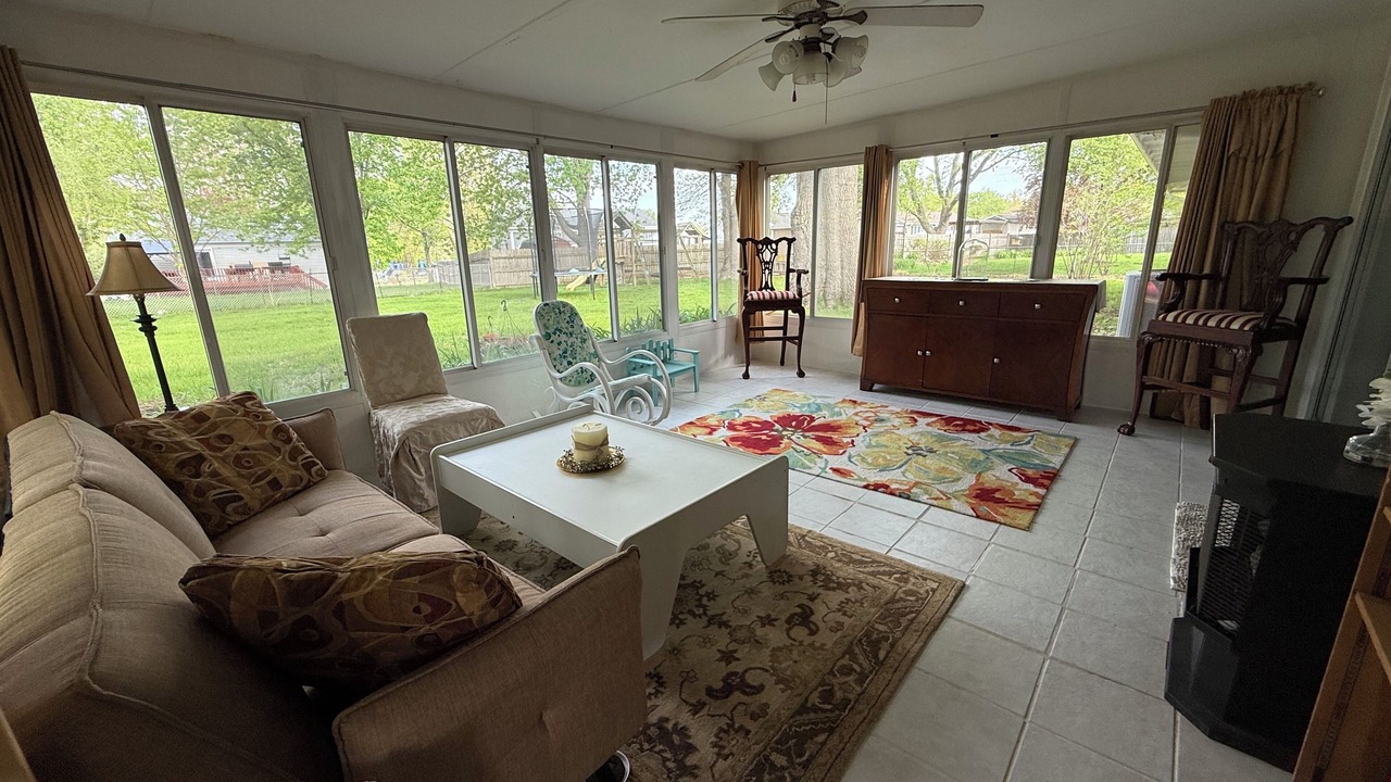 Photo of Livingroom in Oswego