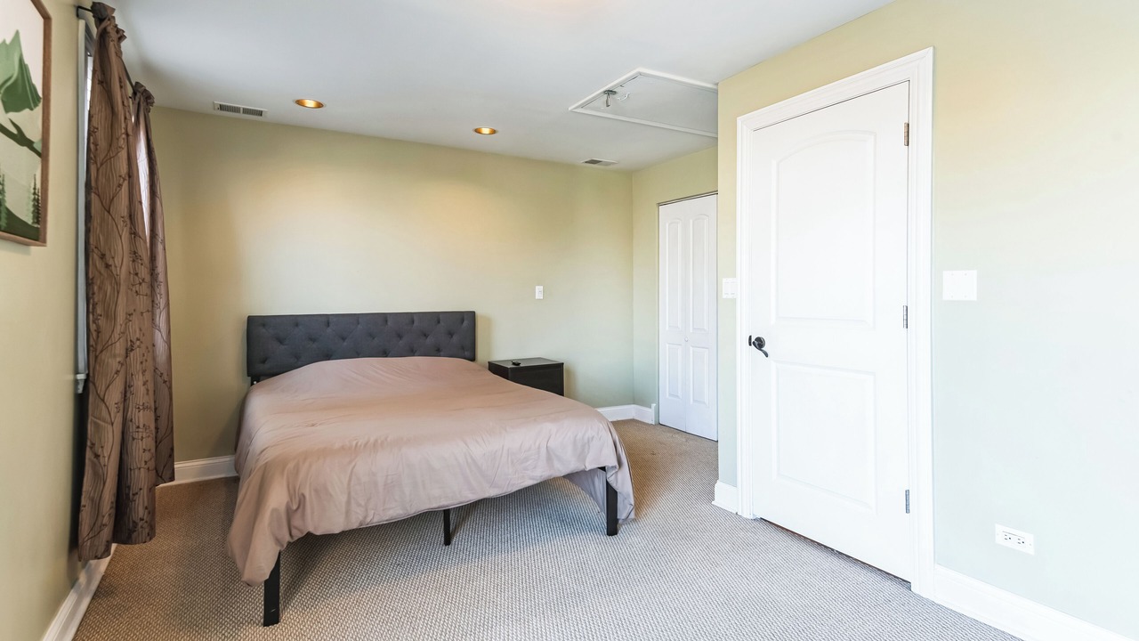 Photo of Bedroom in Belmont Cragin