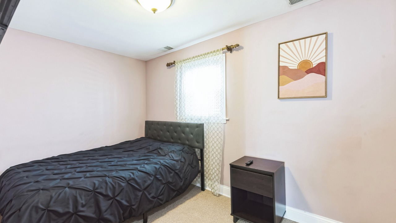 Photo of Bedroom in Belmont Cragin