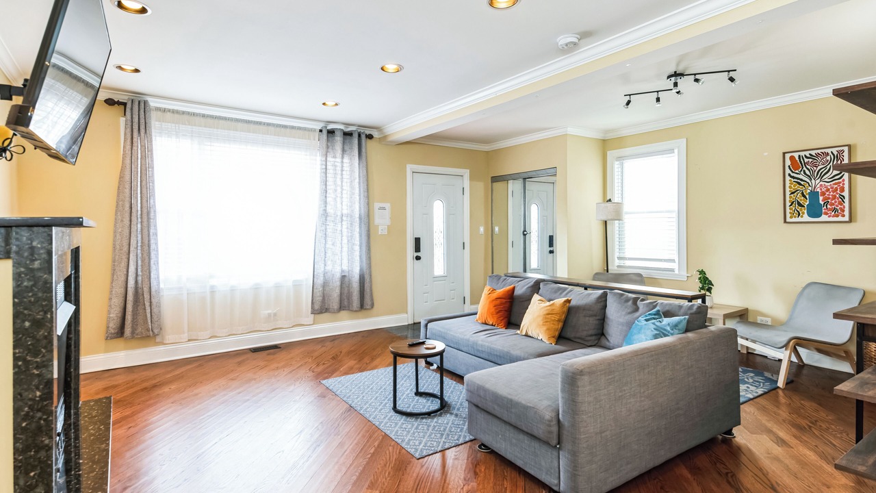 Photo of Livingroom in Belmont Cragin