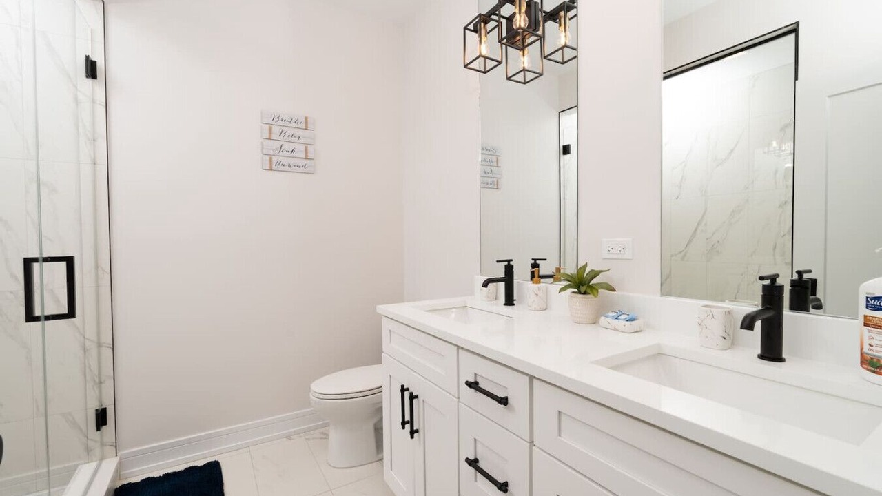 Photo of Bathroom in Bronzeville