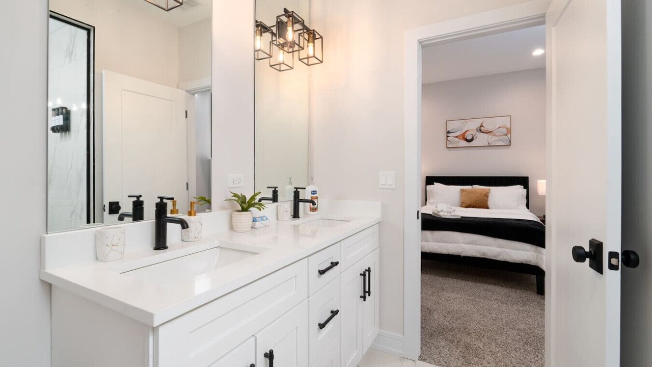 Photo of Bathroom in Bronzeville