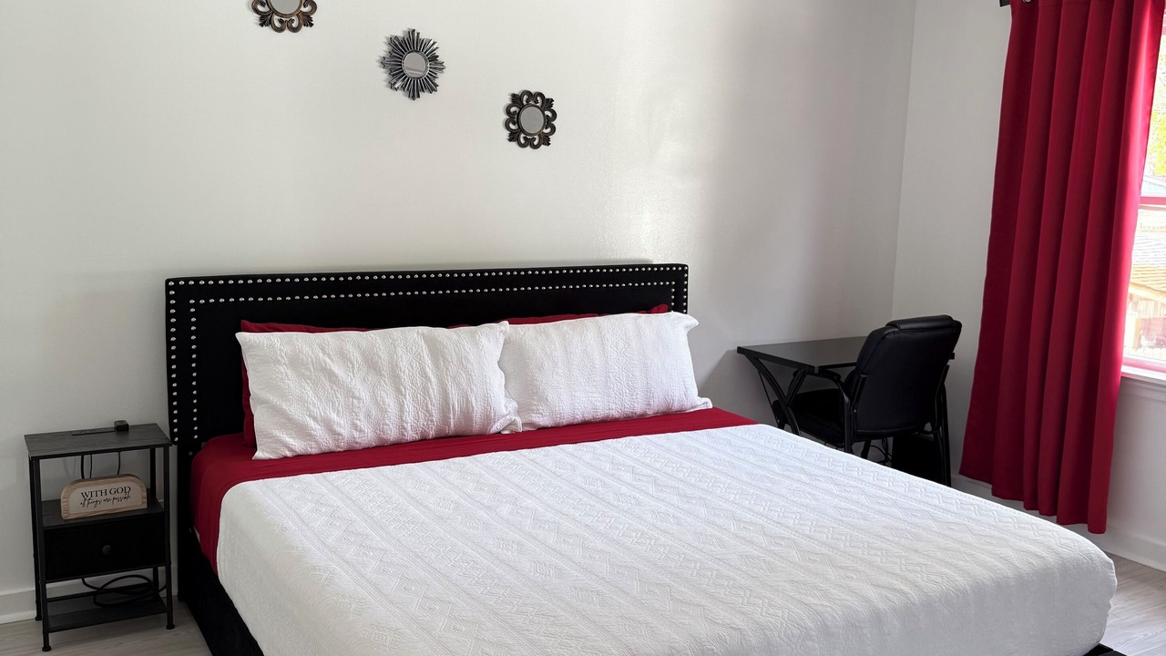 Photo of Bedroom in Waukegan