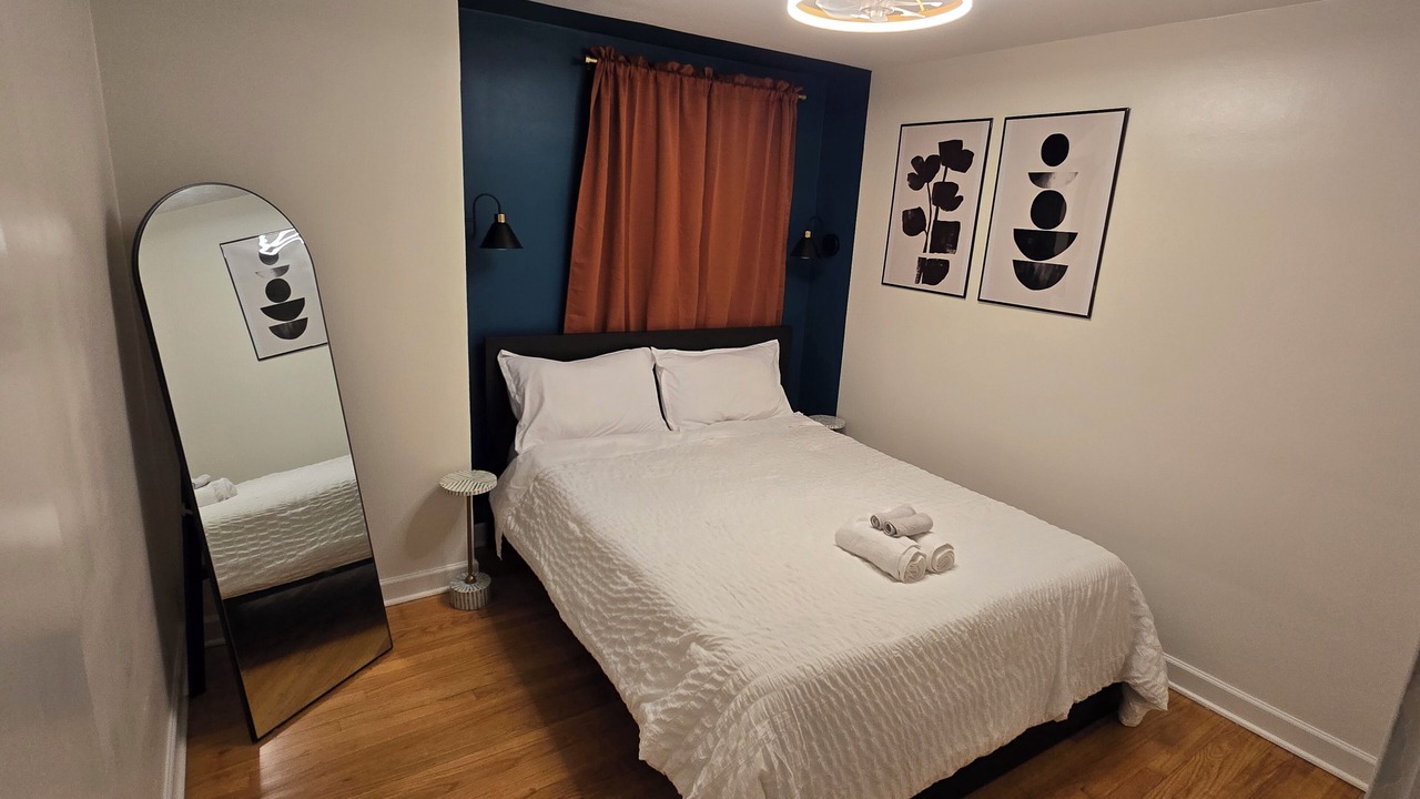 Photo of Bedroom in Edgewater