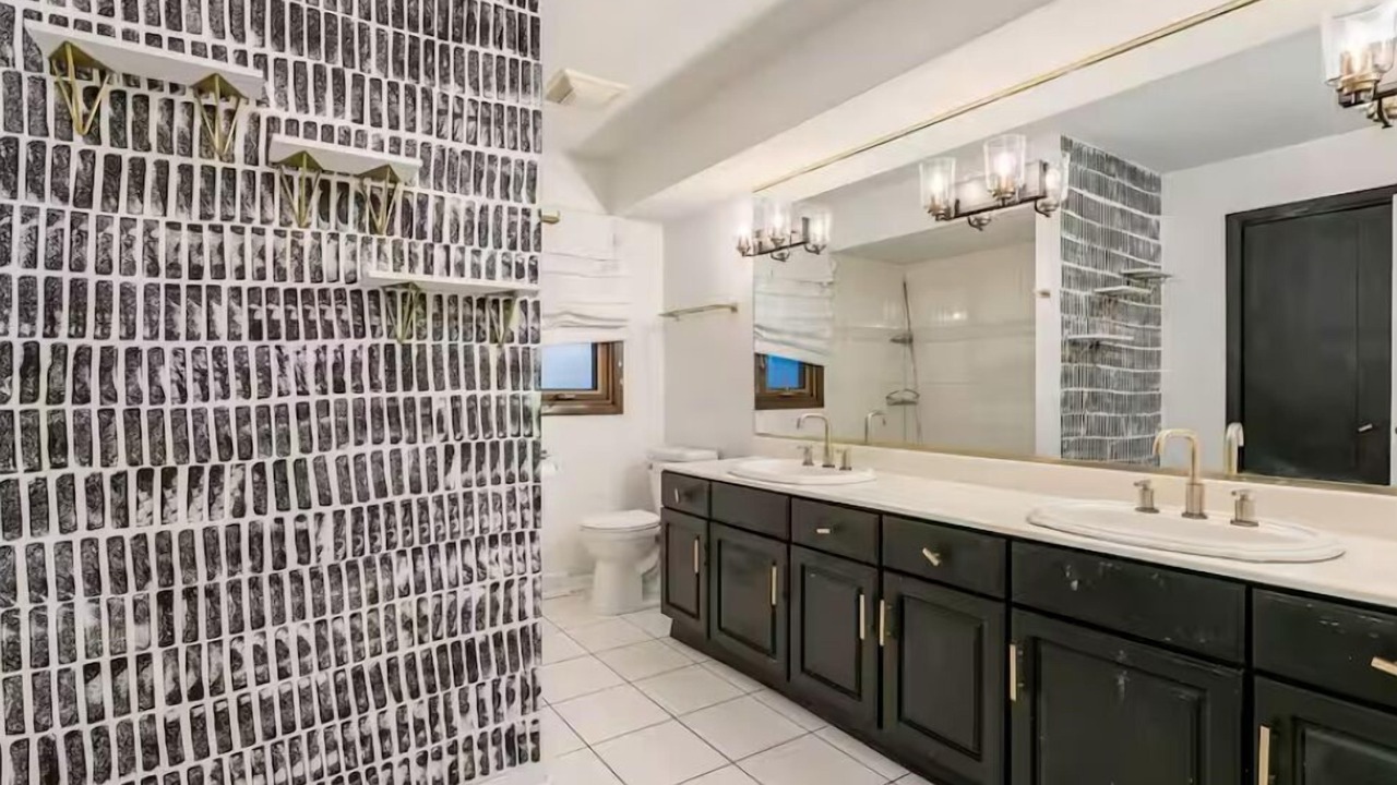 Photo of Bathroom in Addison