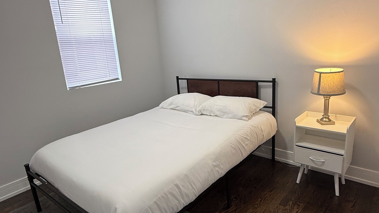 Photo of Bedroom in Albany Park