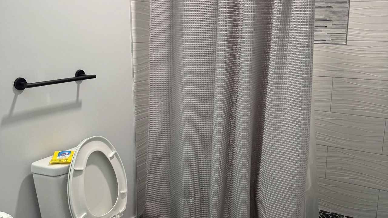 Photo of Bathroom in Albany Park