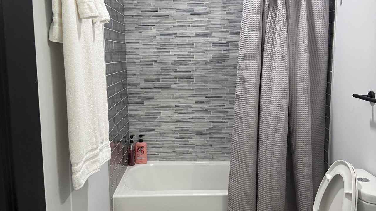Photo of Bathroom in Albany Park