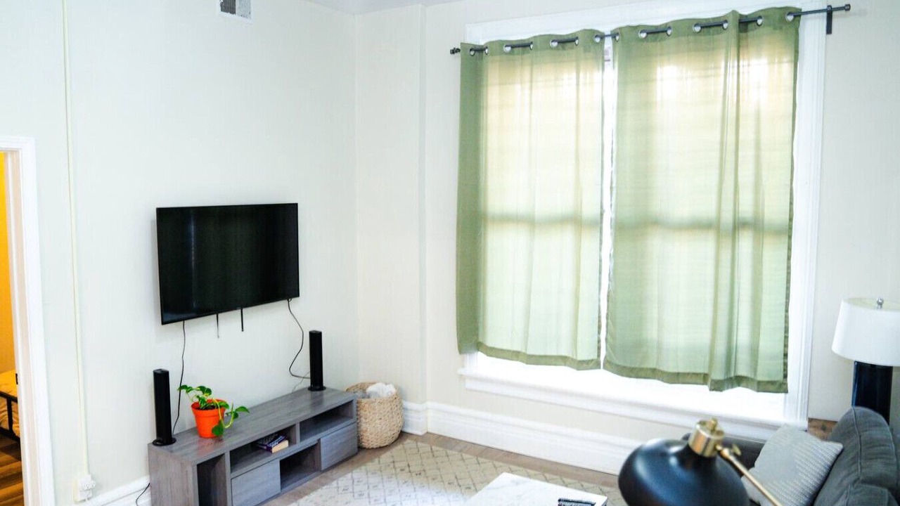 Photo of Livingroom in Lincoln Park