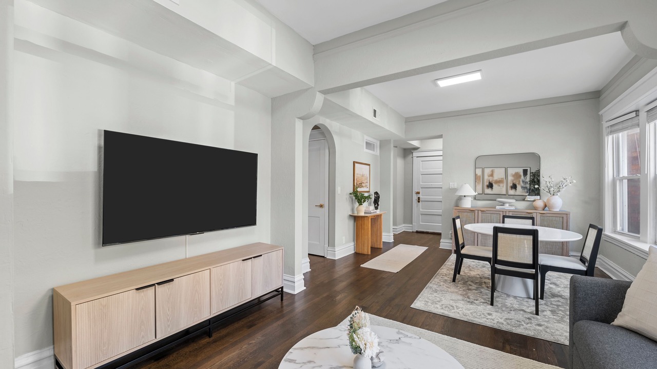 Photo of Livingroom in Lakewood-Balmoral