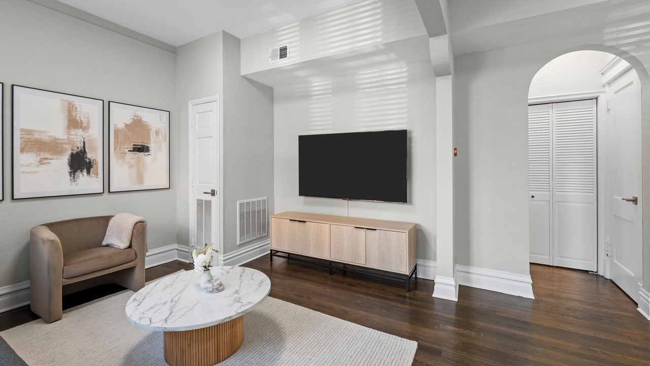Photo of Livingroom in Lakewood-Balmoral