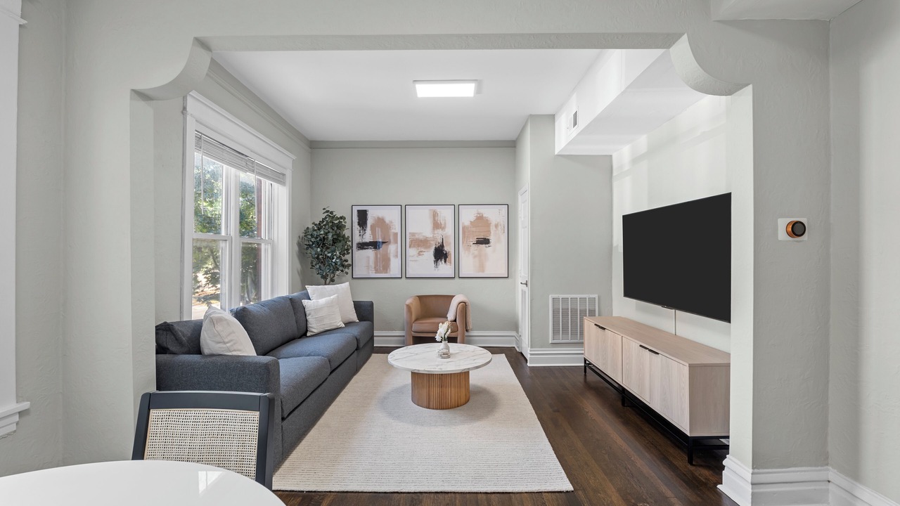 Photo of Livingroom in Lakewood-Balmoral