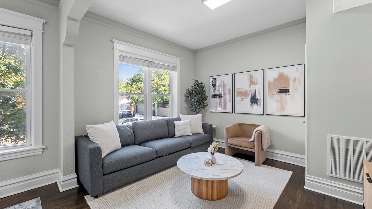 Photo of Livingroom in Lakewood-Balmoral