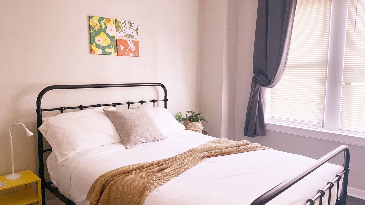 Photo of Bedroom in Rogers Park
