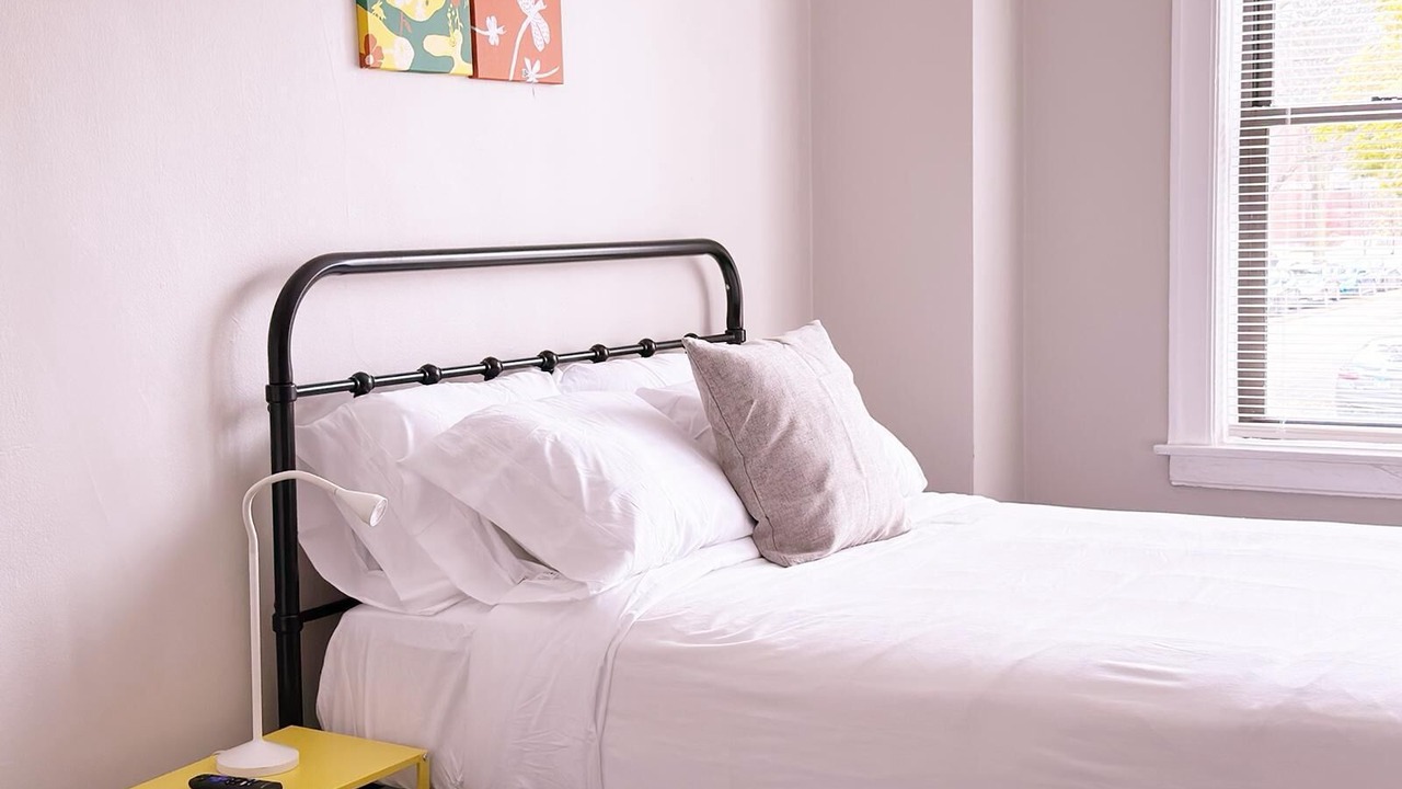 Photo of Bedroom in Rogers Park