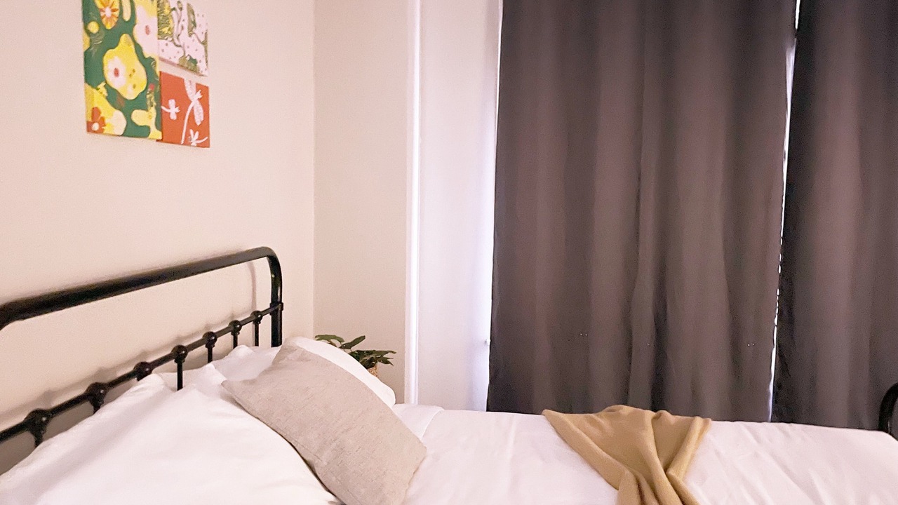 Photo of Bedroom in Rogers Park