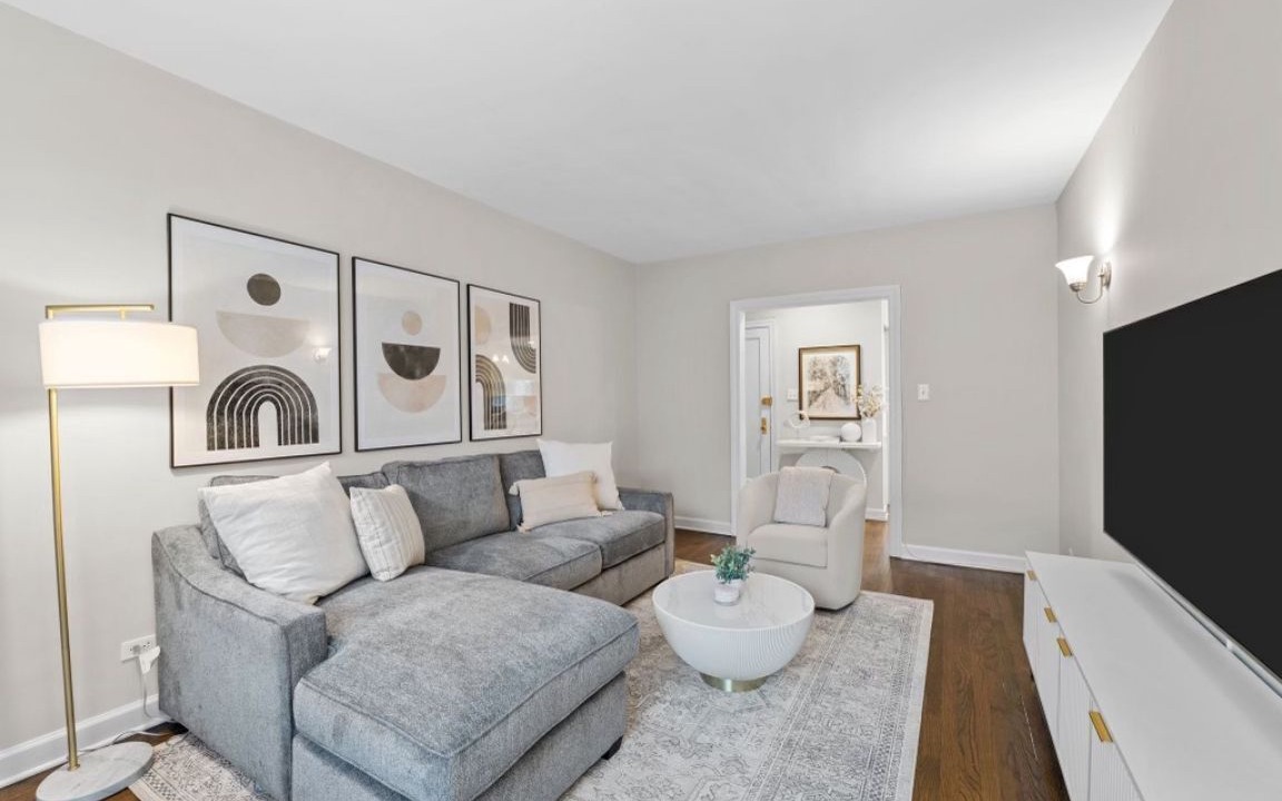 Photo of Livingroom in Ravenswood Manor