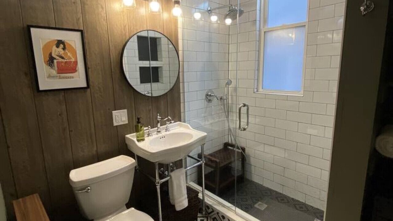 Photo of Bathroom in Ravenswood