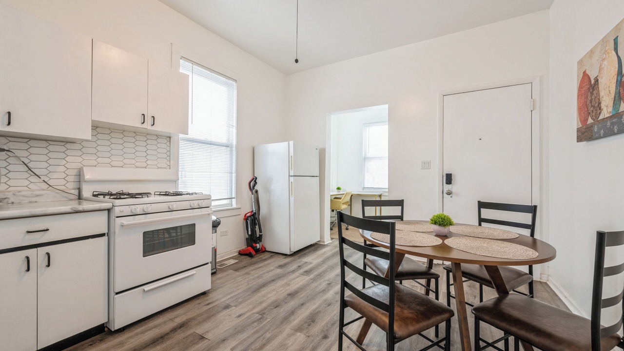 Photo of Kitchen in West Lakeview