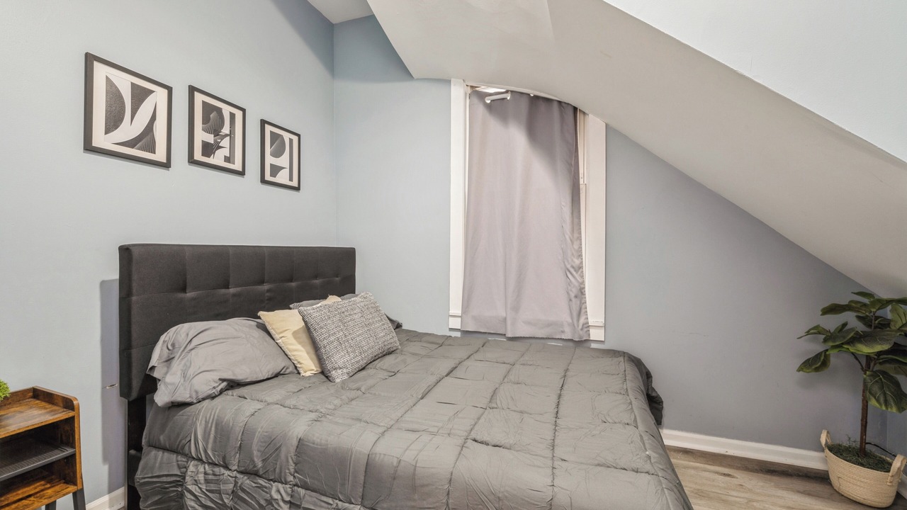 Photo of Bedroom in West Lakeview