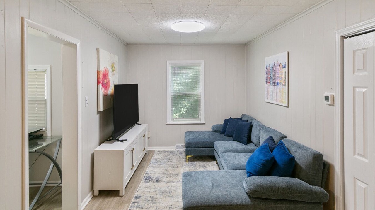 Photo of Livingroom in Russell