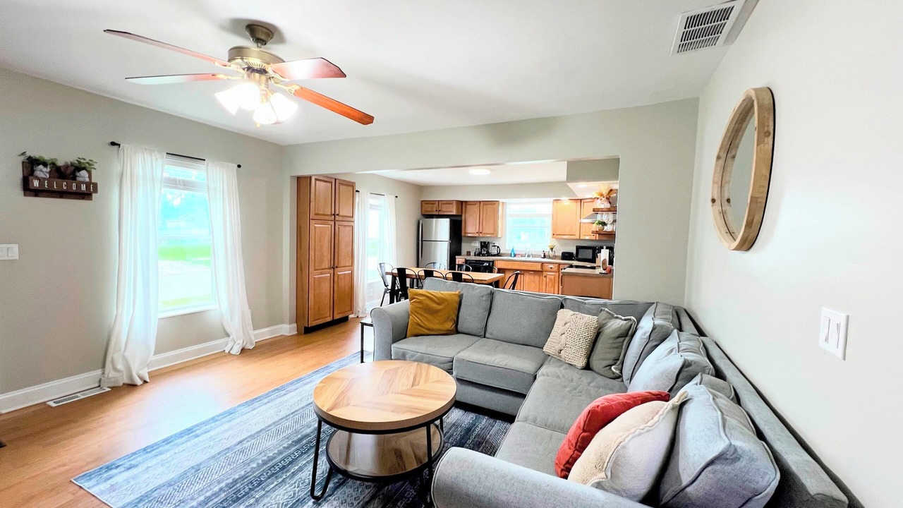 Photo of Livingroom in Champaign