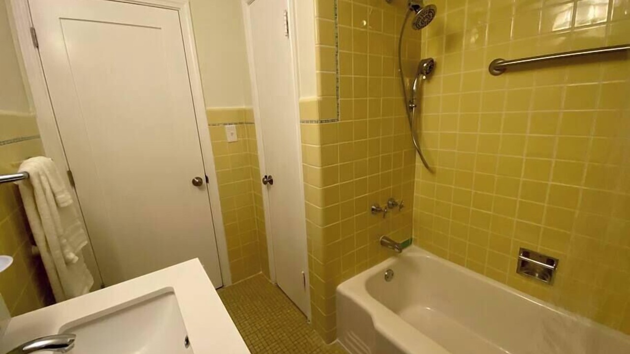 Photo of Bathroom in Oak Park