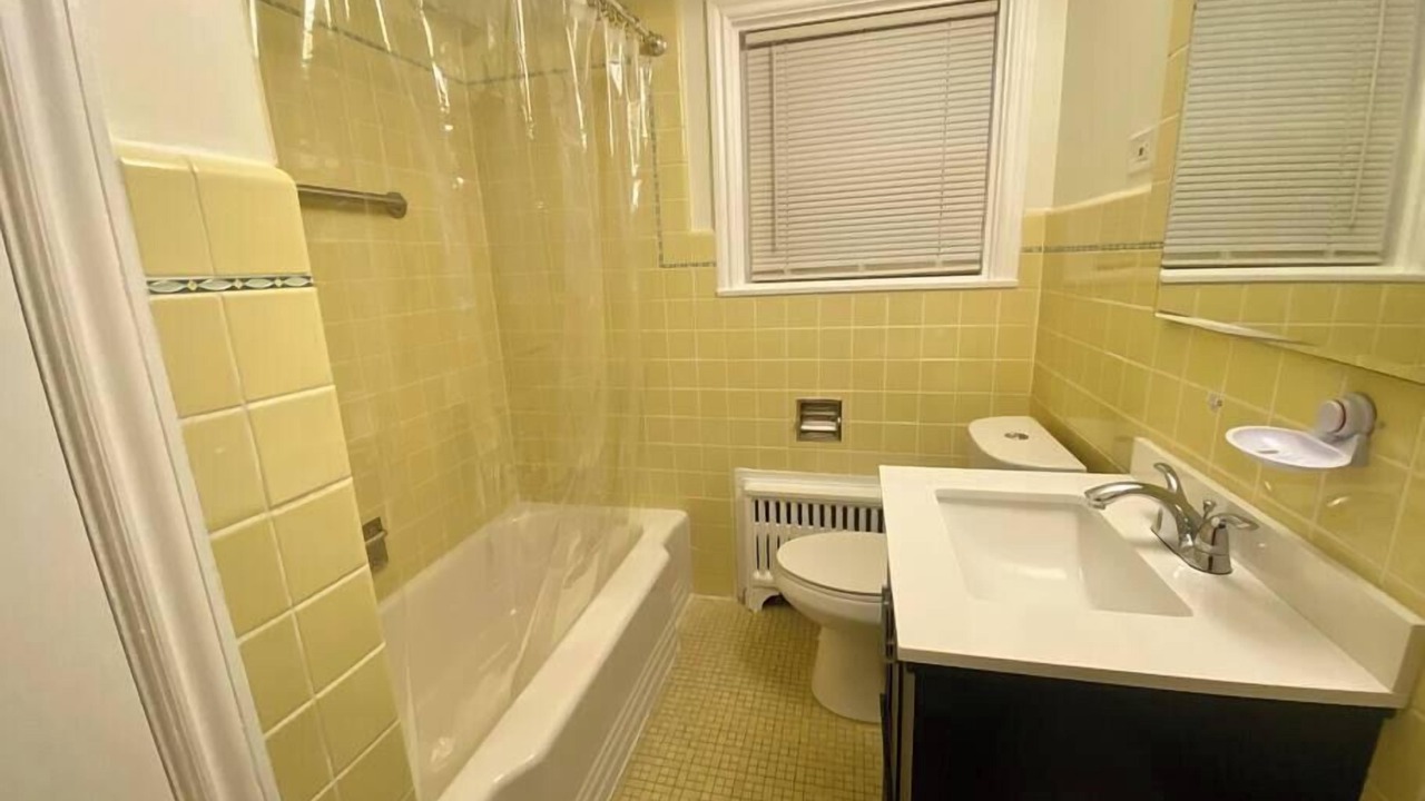 Photo of Bathroom in Oak Park