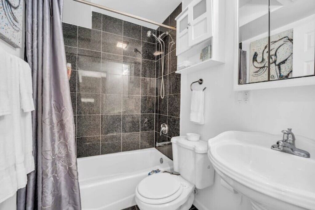 Photo of Bathroom in Logan Square