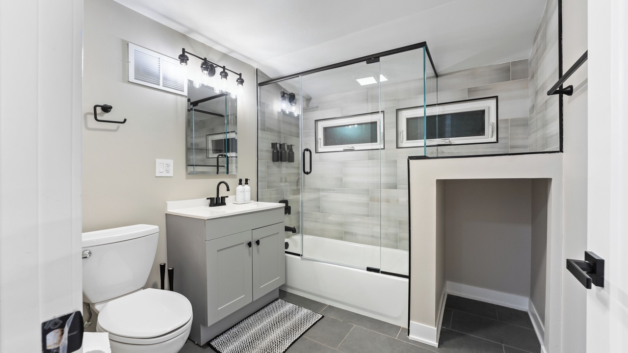 Photo of Bathroom in Oak Park