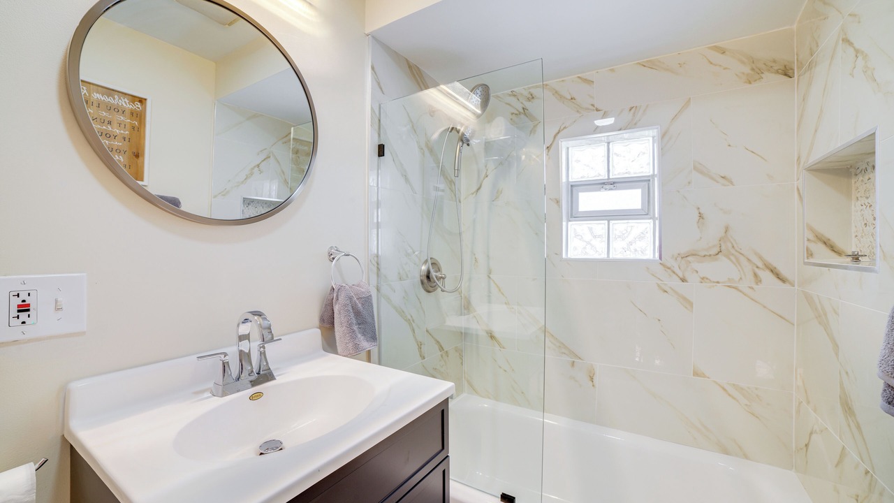 Photo of Bathroom in Jeffrey Manor