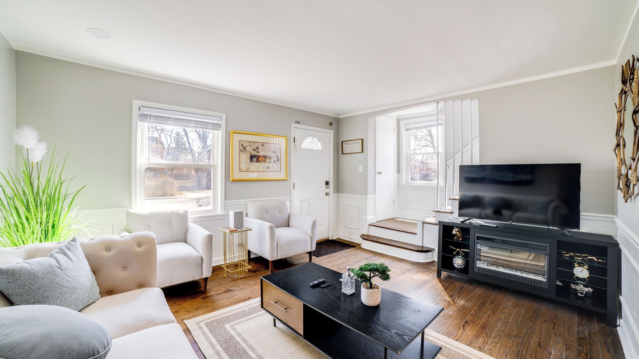 Photo of Livingroom in Jeffrey Manor
