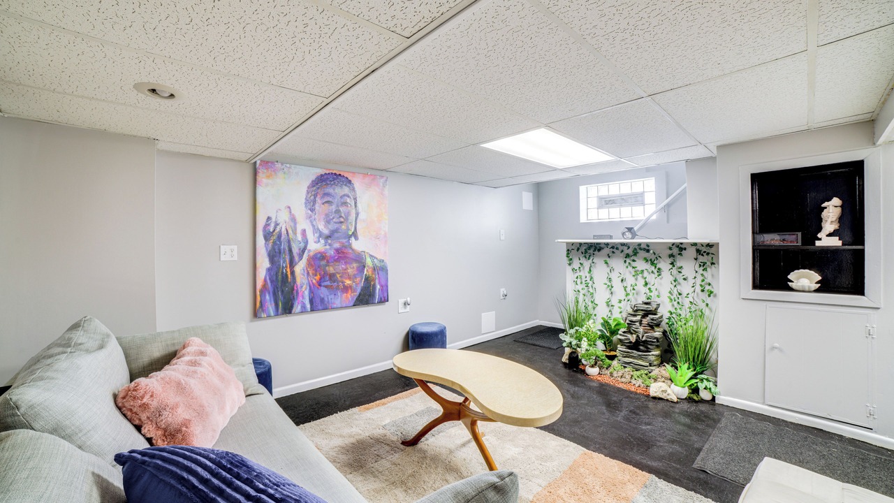 Photo of Livingroom in Jeffrey Manor