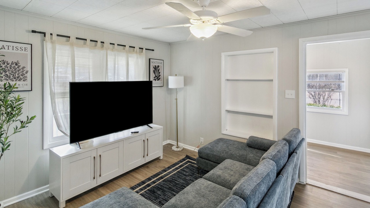 Photo of Livingroom in Russell