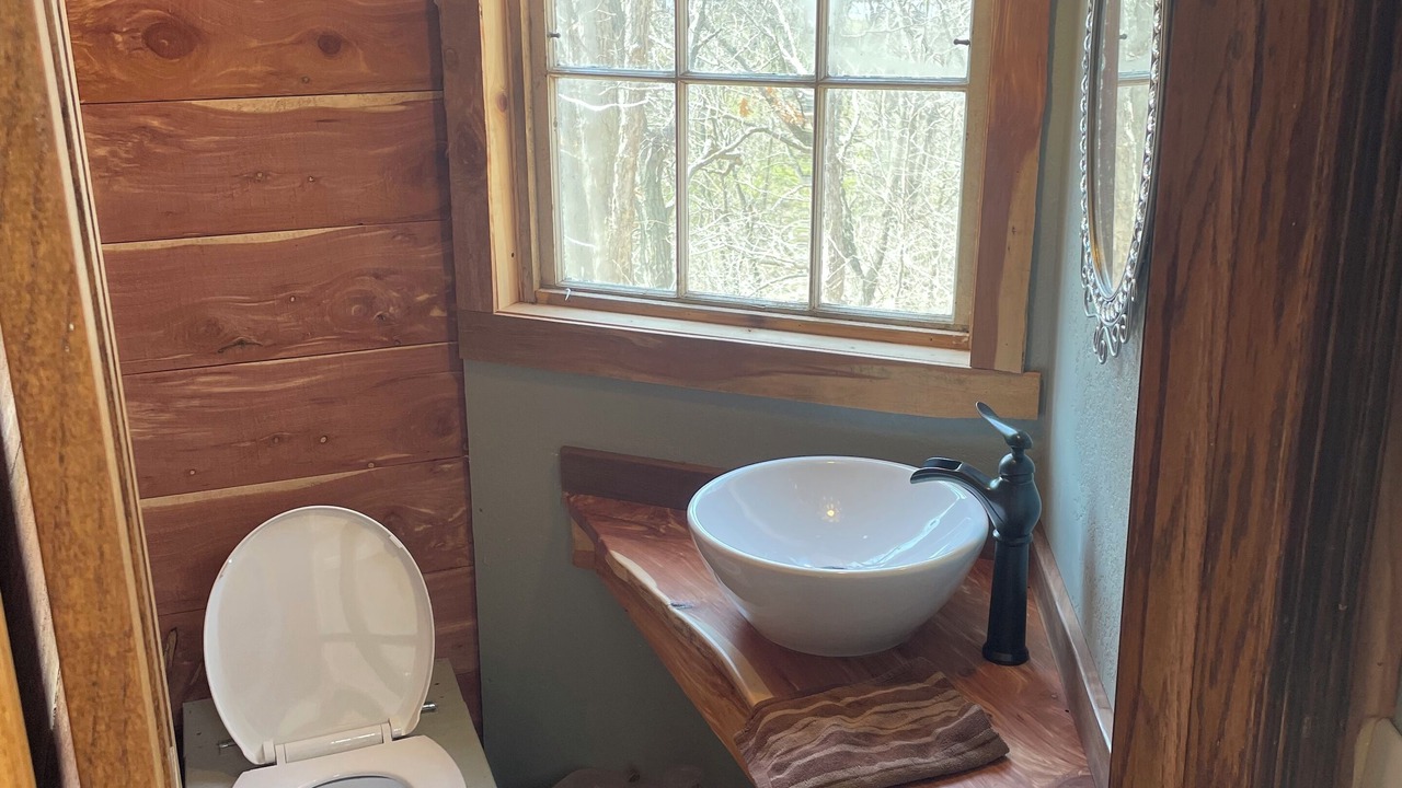 Photo of Bathroom in Nauvoo