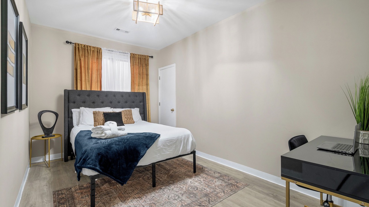Photo of Bedroom in Near West Side