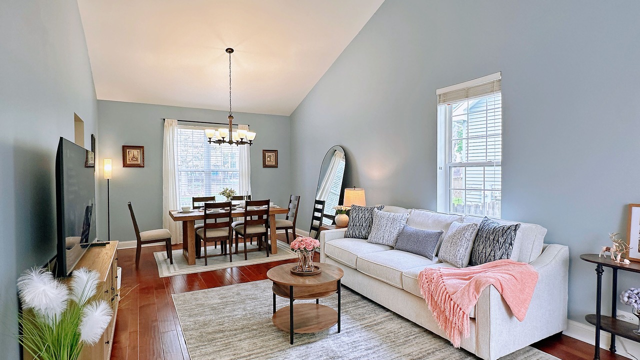Photo of Livingroom in Fox Valley