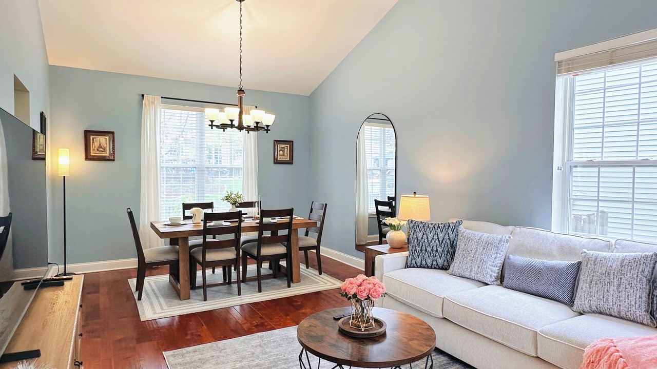 Photo of Livingroom in Fox Valley