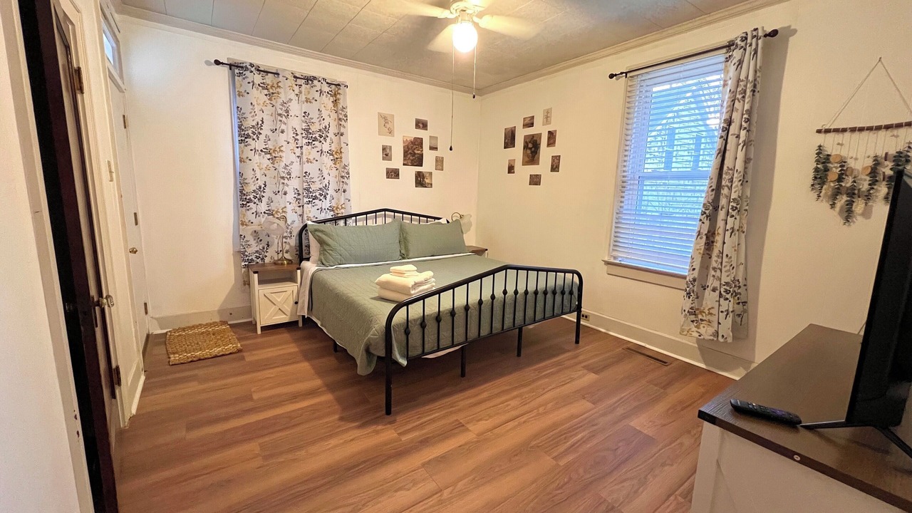 Photo of Bedroom in Belleville