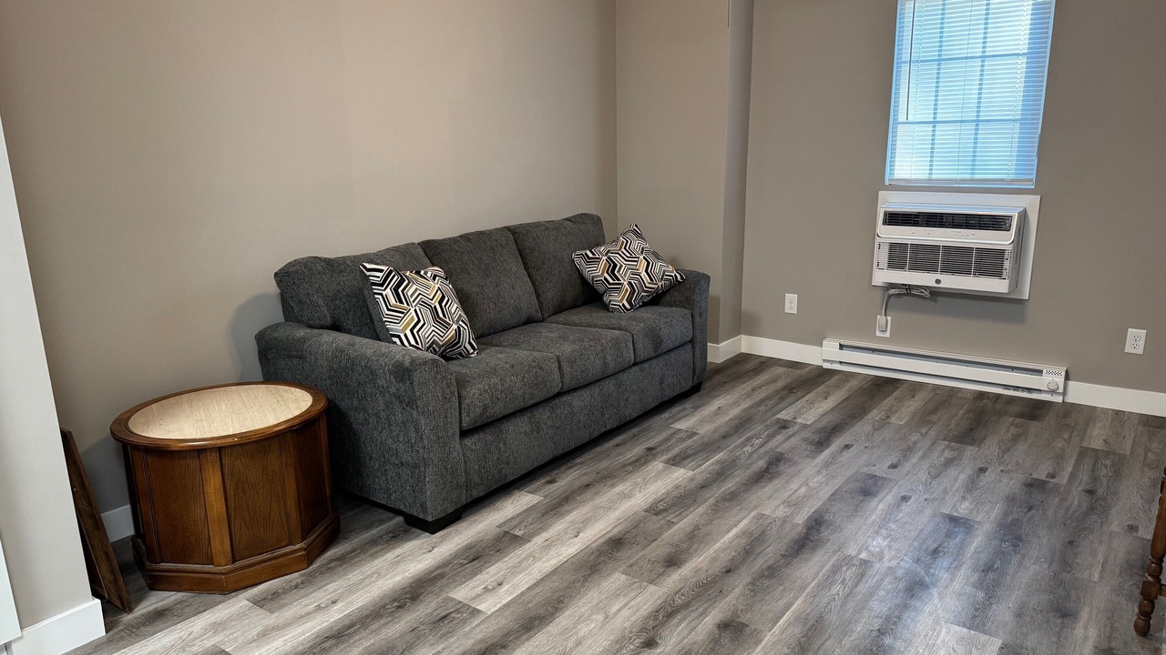 Photo of Livingroom in Lynn Center