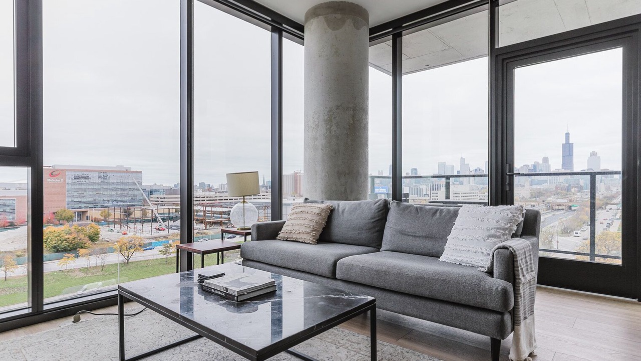Photo of Livingroom in Illinois Medical District