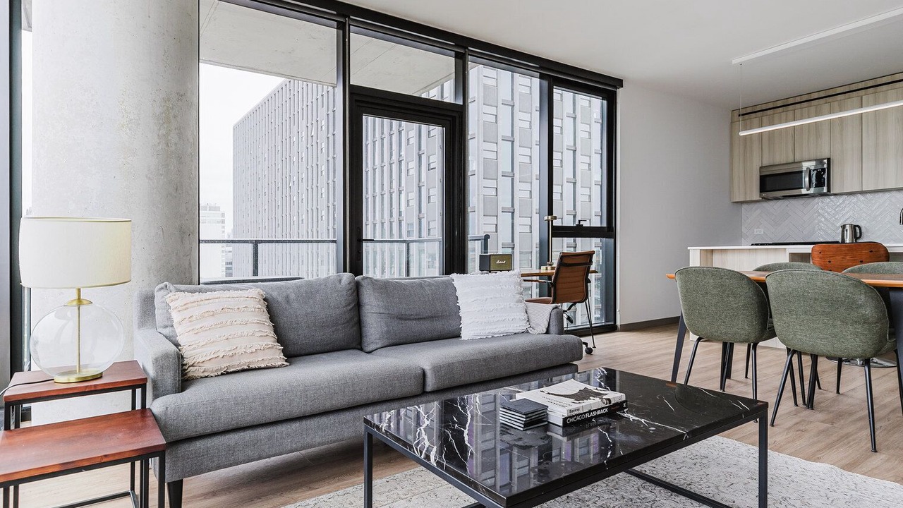 Photo of Livingroom in Illinois Medical District