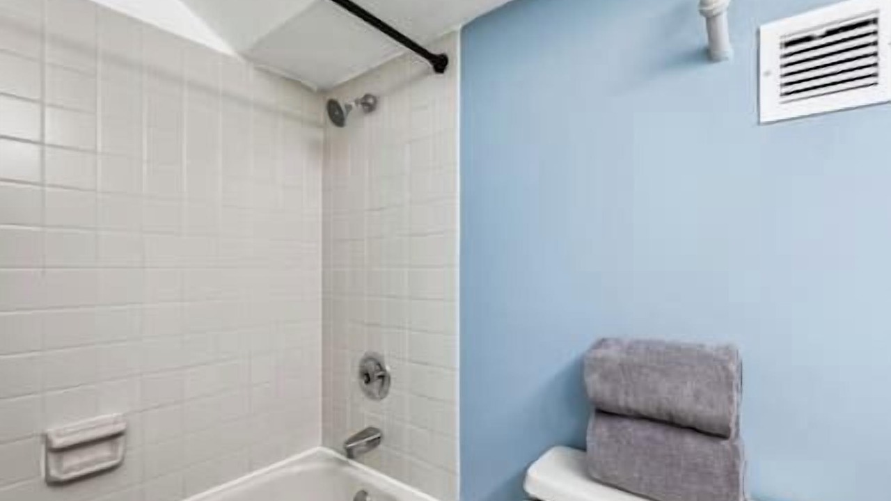 Photo of Bathroom in Printers Row