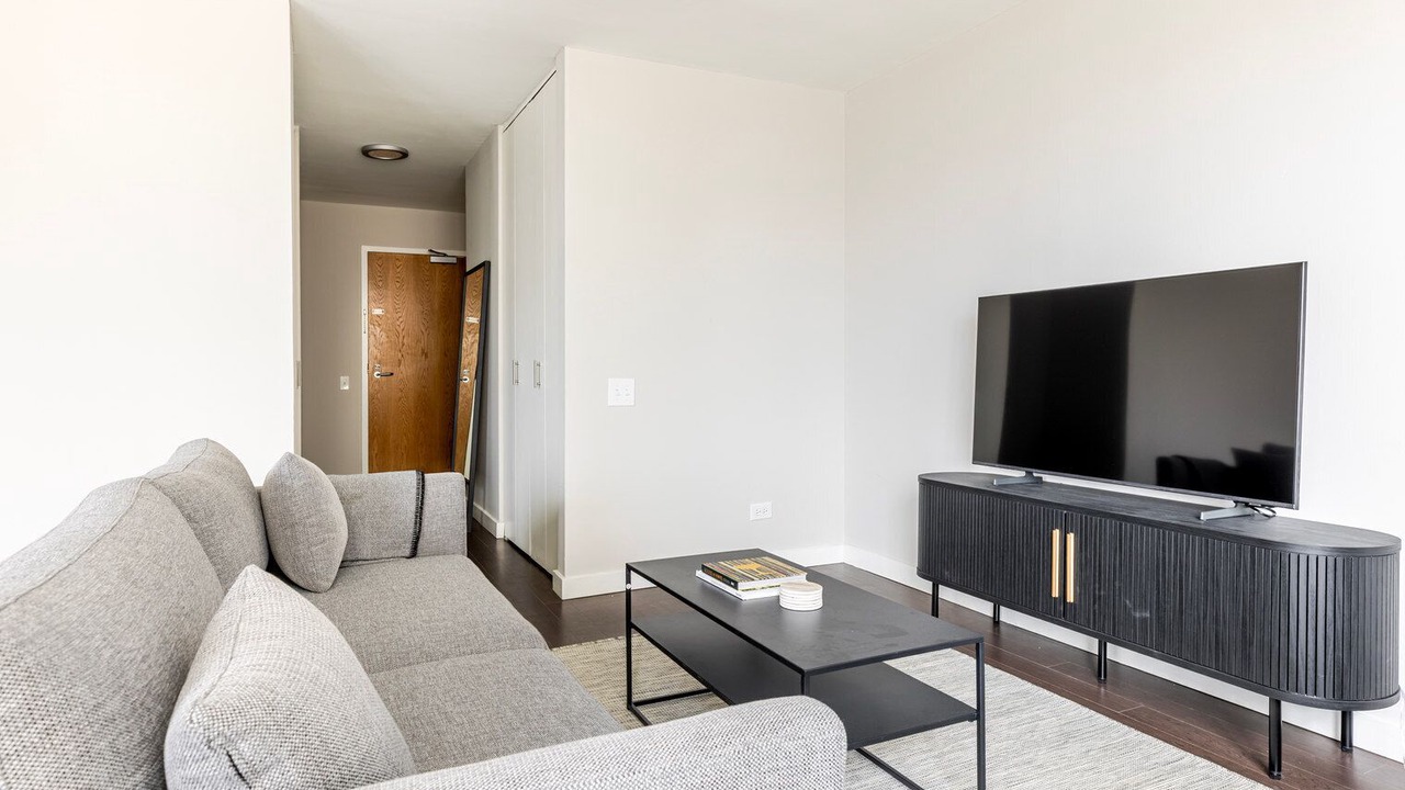 Photo of Livingroom in Near North Side