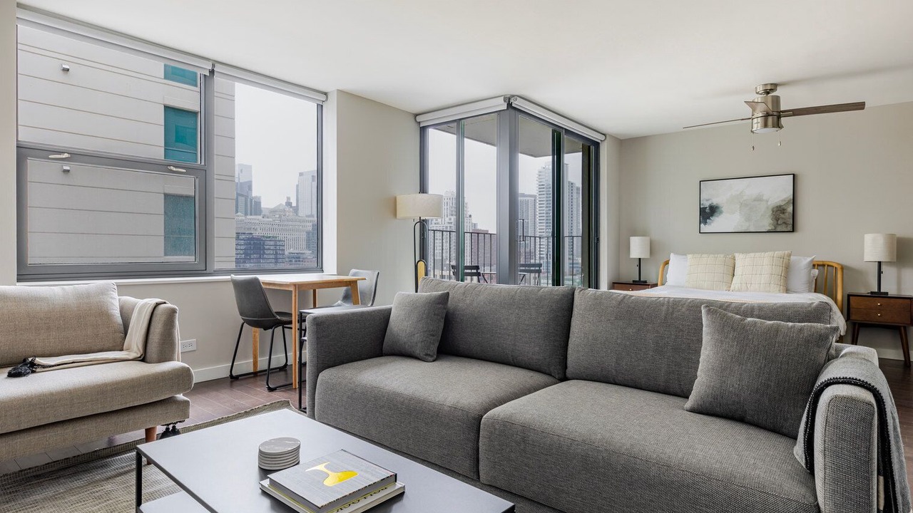 Photo of Livingroom in Near North Side