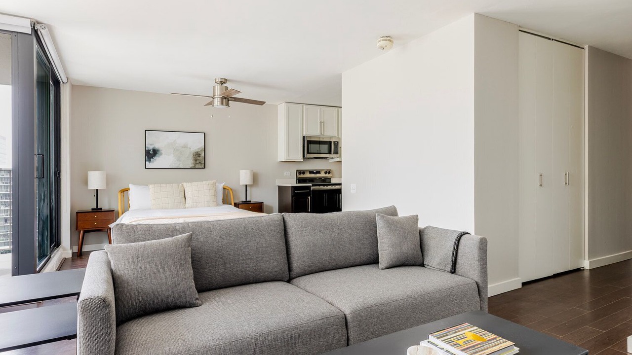Photo of Livingroom in Near North Side