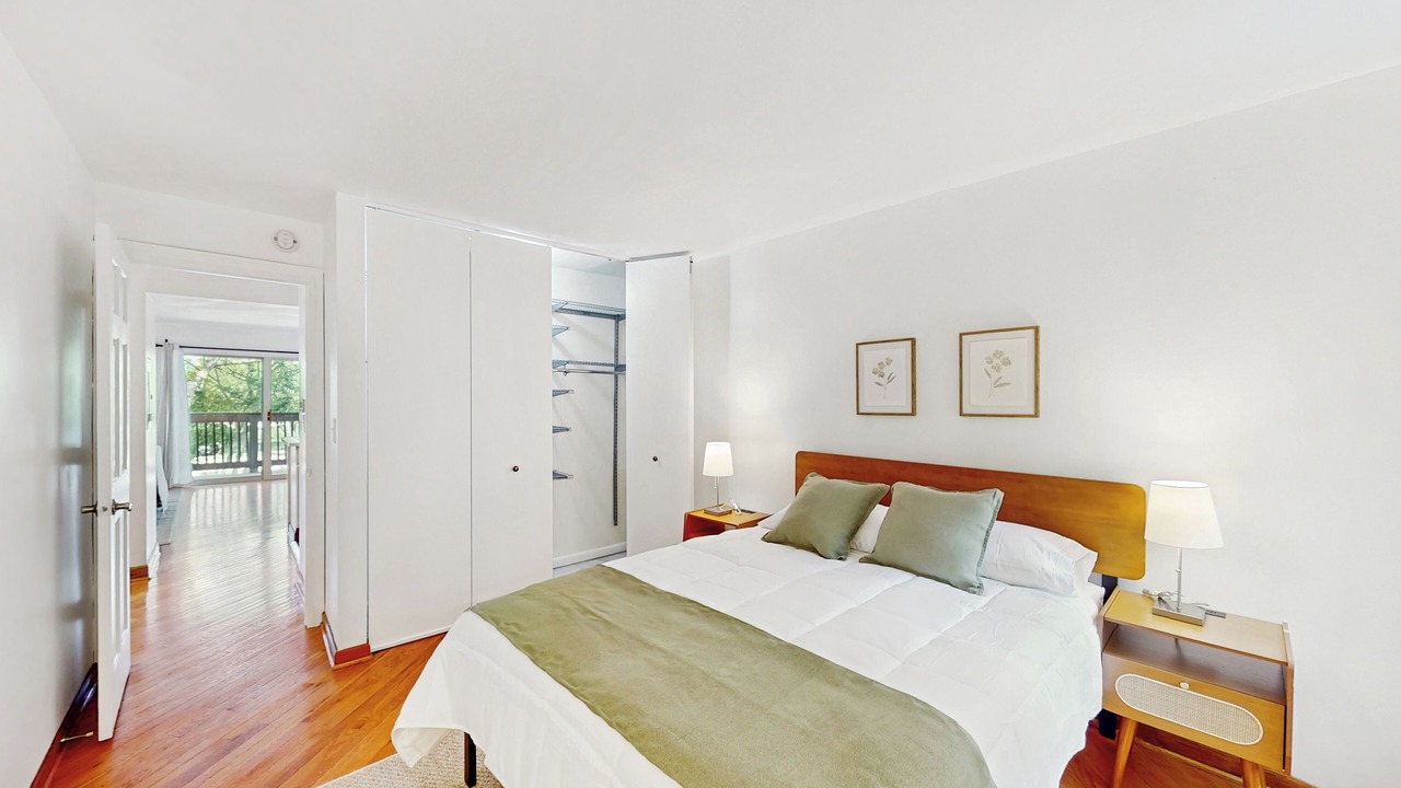 Photo of Bedroom in Lisle