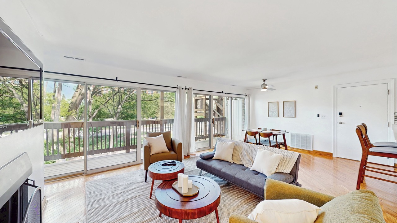 Photo of Livingroom in Lisle